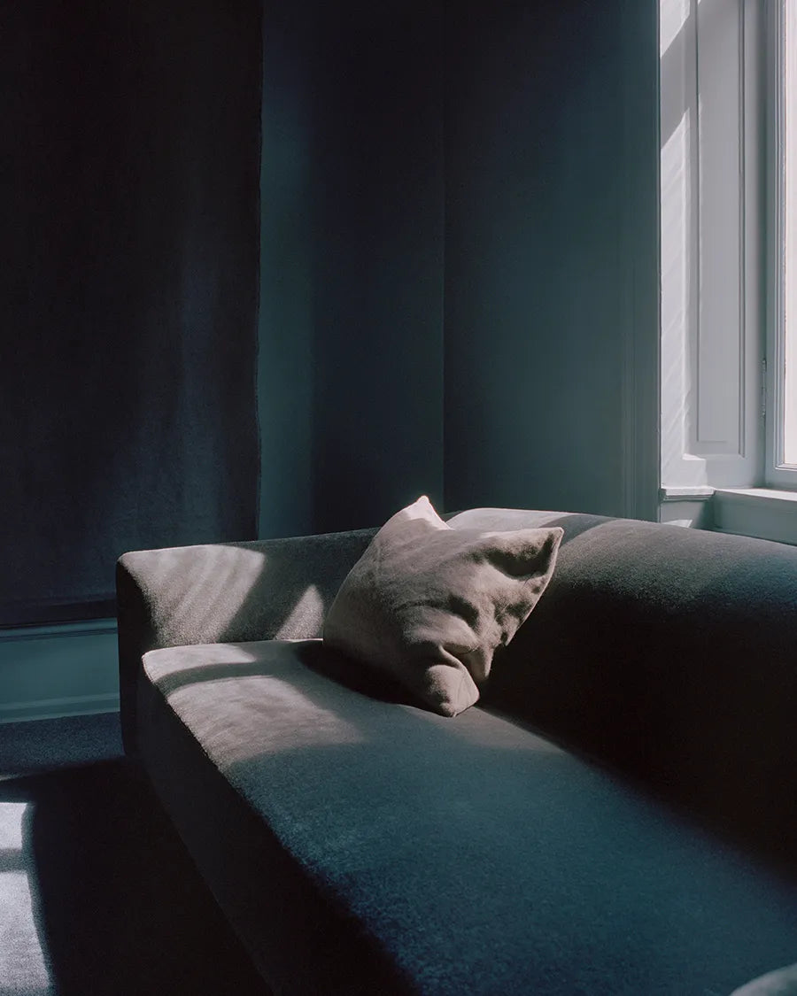 Shore Sofa 3 Seater Extended Base, lava rock fra New Works