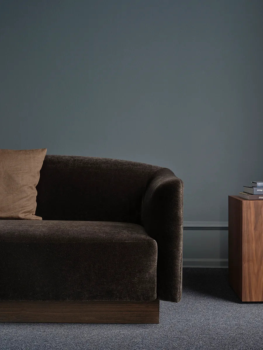 Shore Sofa 3 Seater Plinth, umber fra New Works