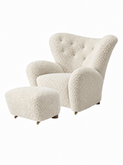Audo Copenhagen - Den Trætte Mand inkl. skammel, Sheepskin Off-white og ben i mørkbejdset eg