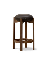 Pioneer Bar Stool, smoked oak/primo 86 fra Fredericia Furniture - 1 - Jacobsen Plus