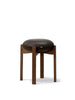 Pioneer Stool, smoked oak/primo 86 fra Fredericia Furniture
