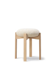 Pioneer Stool, lacquered oak/zero 0001 fra Fredericia Furniture