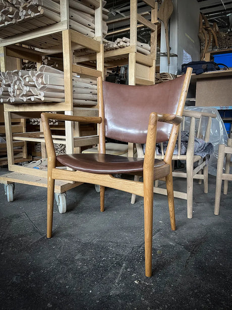 PP240 Konferencestol af Hans J. Wegner - Standardstof / Eg / Sæbebehandlet - Jacobsen Plus