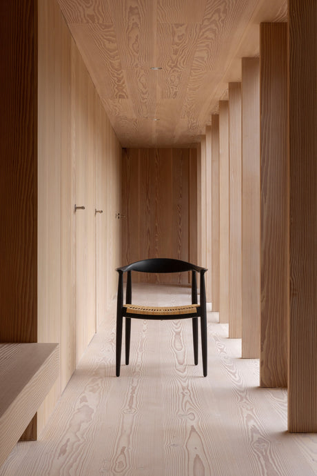 PP501 The Chair af Hans J. Wegner - Eg / Sæbebehandlet - Jacobsen Plus