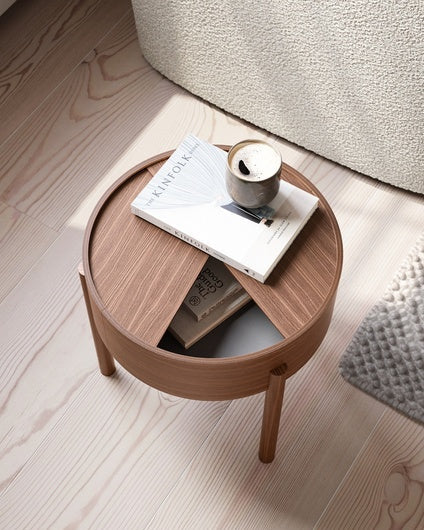 Arc Side Table fra Woud - Black painted ash - Jacobsen Plus