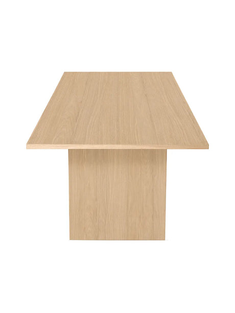 Private Dining Table, 260x100 cm fra GUBI - Light Stained Oak - Jacobsen Plus