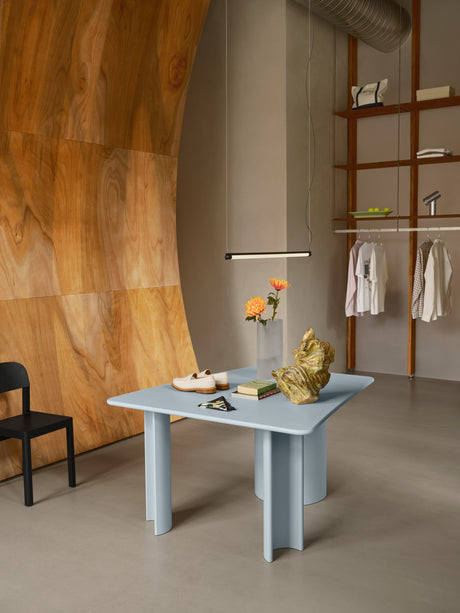 Re-Norm spisebord, 130 cm fra Muuto - Light Blue - Jacobsen Plus