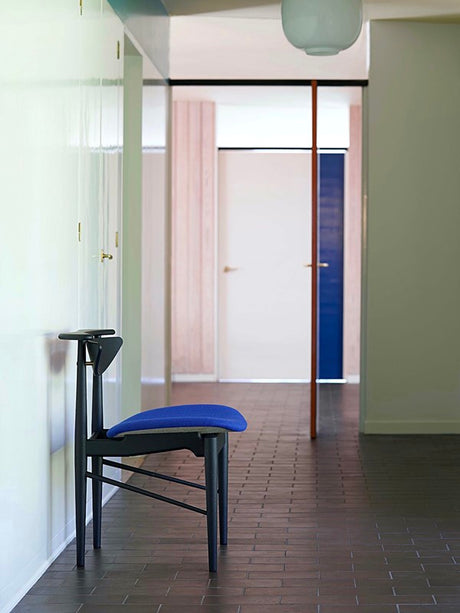 Karmstolen, sort eg af Finn Juhl - 1 - Jacobsen Plus