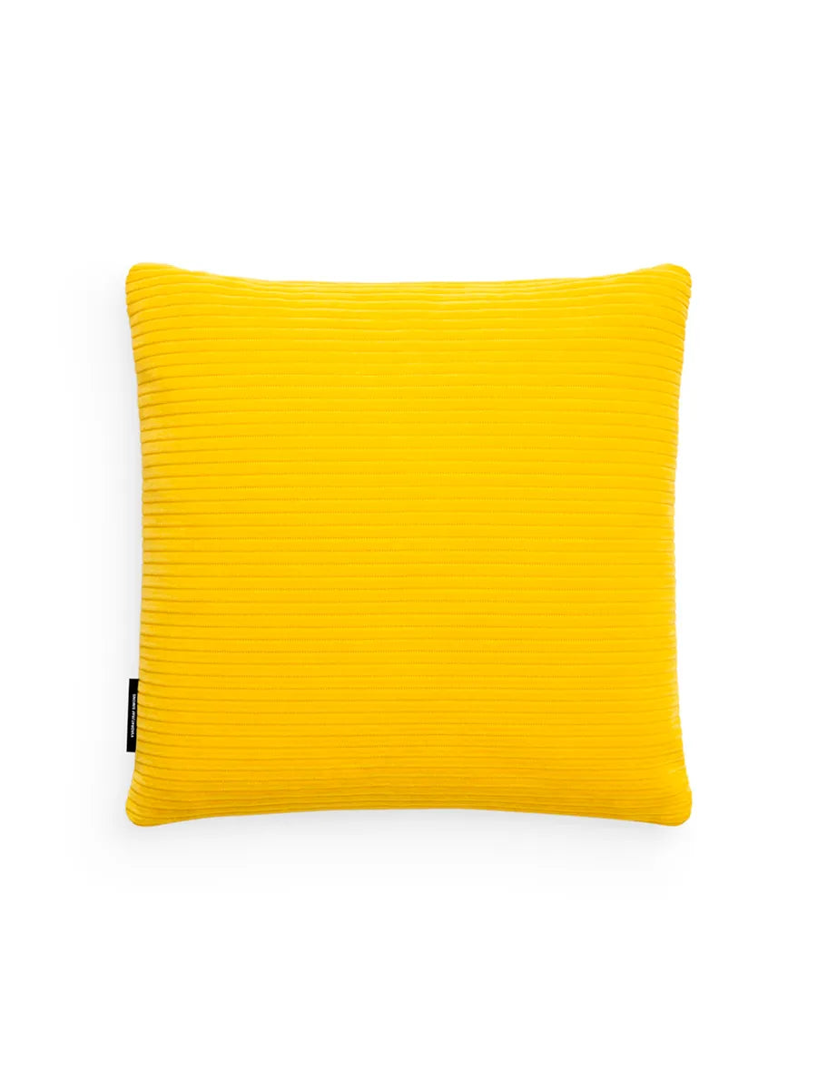 Phlox Cushion i gul, 45 x 45 cm fra Kvadrat - 1 - Jacobsen Plus
