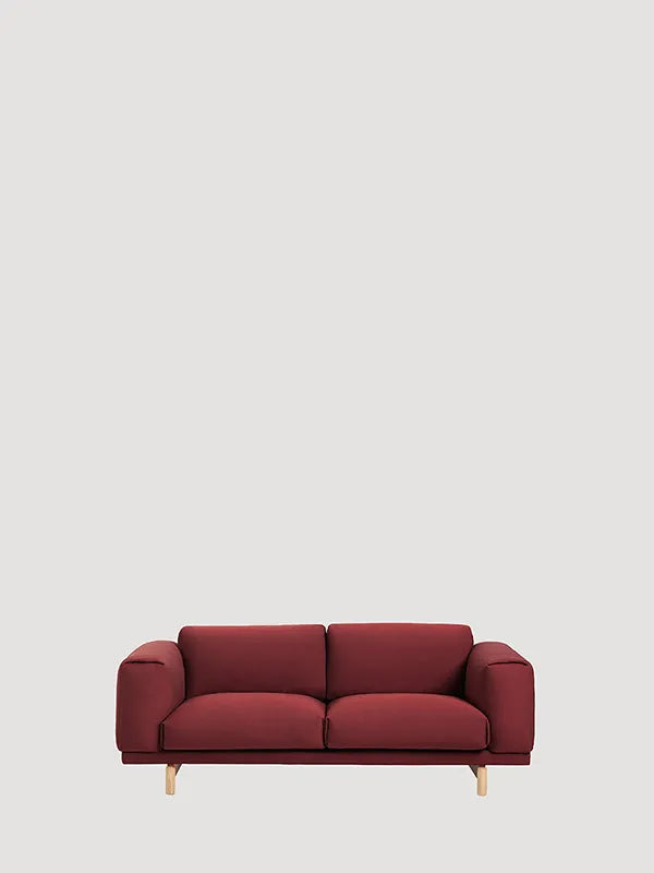 Rest 2 pers. sofa fra Muuto - Red - Rime 591 / Eg - Jacobsen Plus