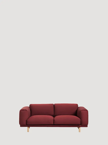 Rest 2 pers. sofa fra Muuto - Red - Rime 591 / Eg - Jacobsen Plus