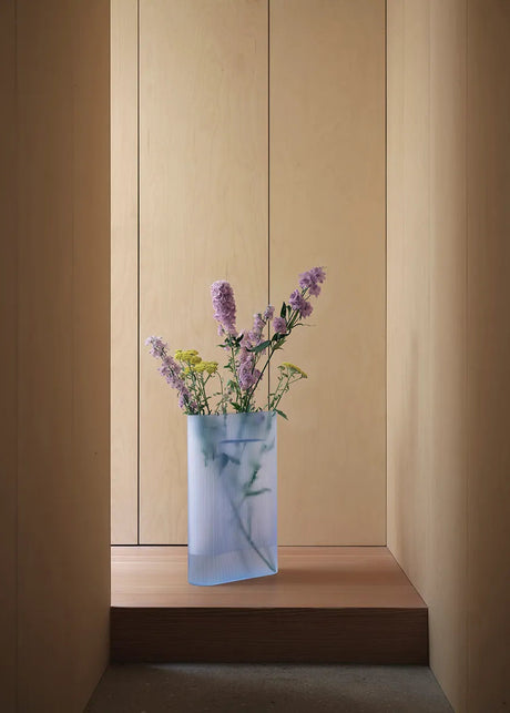 Ridge Vase, light blue frosted glass fra Muuto - 2 - Jacobsen Plus