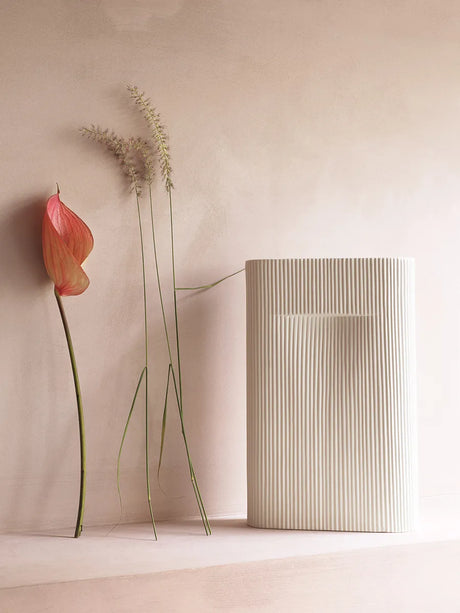 Ridge Vase fra Muuto - Off white / H48,5 cm - Jacobsen Plus