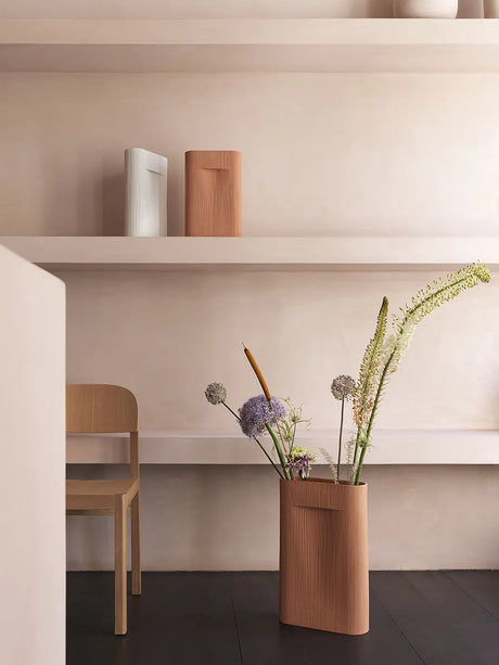 Ridge Vase fra Muuto - Off white / H48,5 cm - Jacobsen Plus