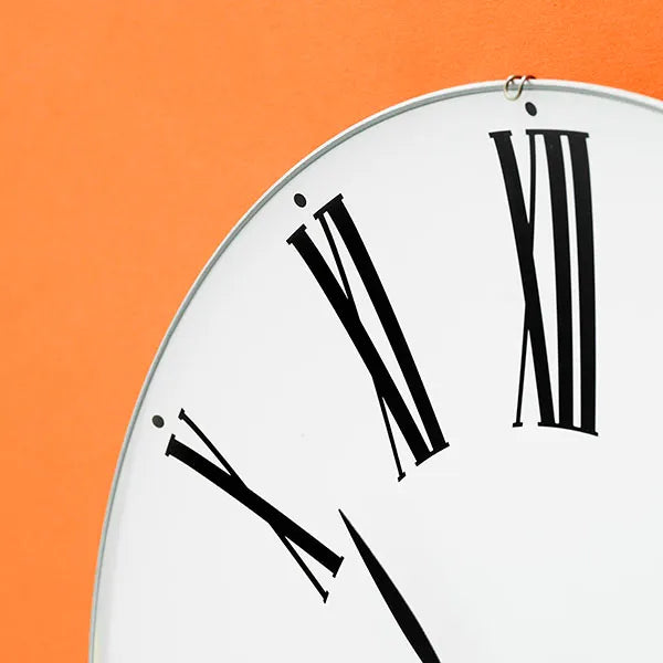 Roman Vægur af Arne Jacobsen (Ø: 16)