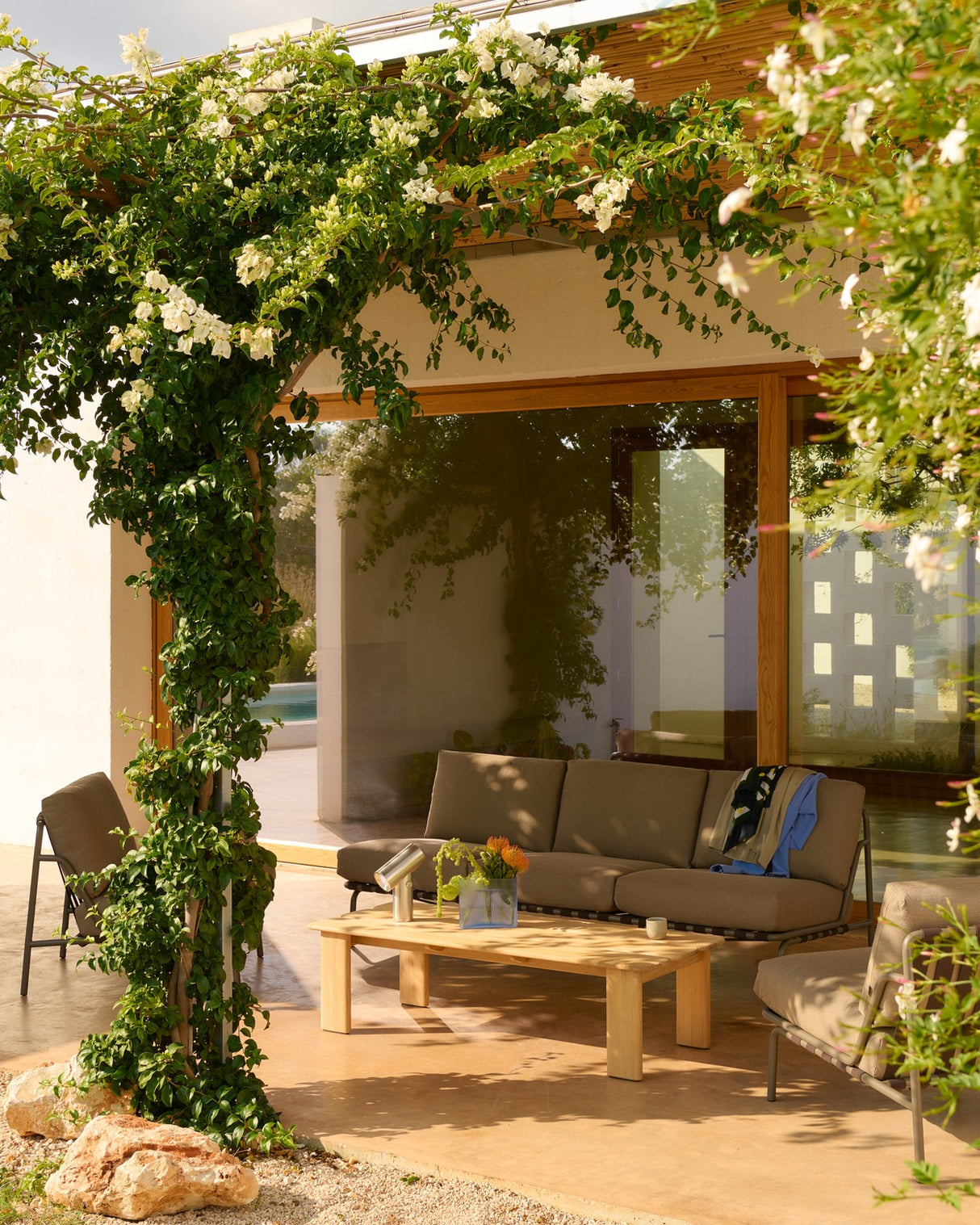 Assemble udendørs sofabord 135 cm fra Muuto - 4 - Jacobsen Plus