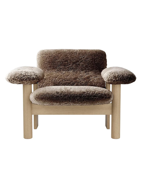 Brasilia Lounge Chair, low back, sheepskin fra Audo Copenhagen - Moonlight - Oak - Jacobsen Plus