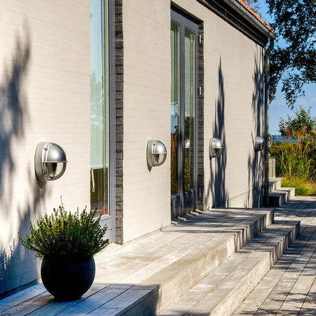 Skot væglampe fra Louis Poulsen - Aluminium / Opal - Jacobsen Plus