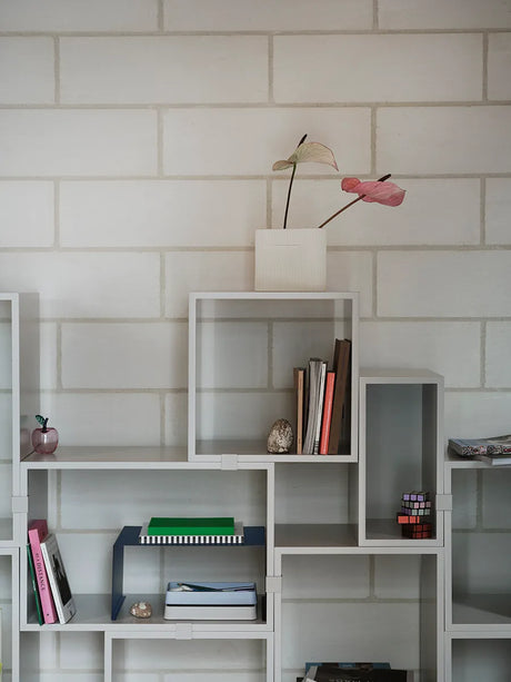 Stacked Storage System, bookcase 2 fra Muuto - White - Jacobsen Plus