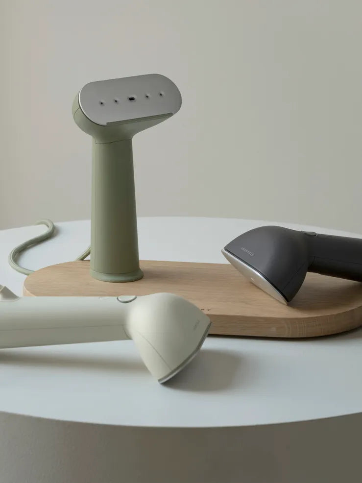 Cirrus No.3 Iron Steamer, Sage fra Steamery Stockholm