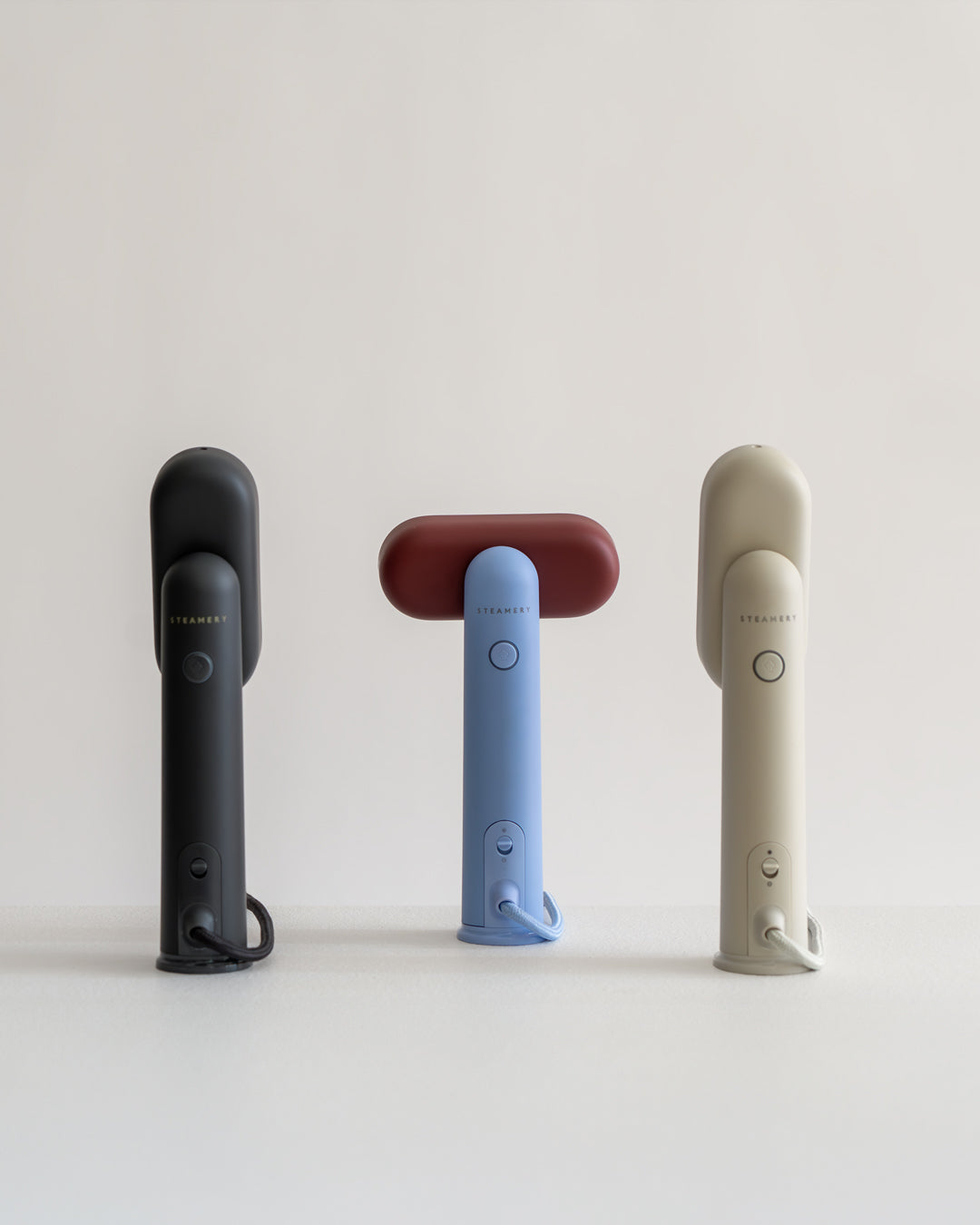 Cirrus Lite Travel Steamer, Sand fra Steamery Stockholm