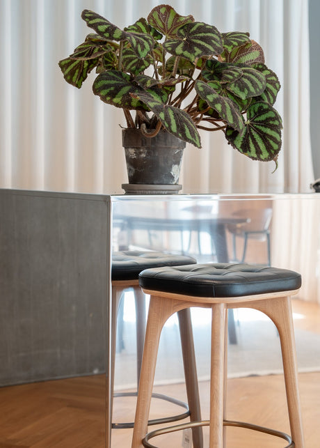 Utility Stool SH610 Oak natural Camo Sierra Black fra Stellar Works - 2 - Jacobsen Plus