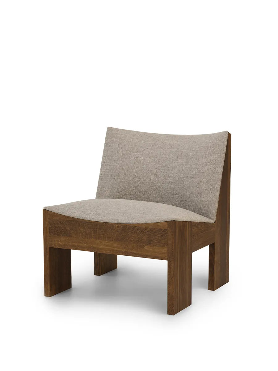 Tenon Lounge Chair, fumed oak fra New Works