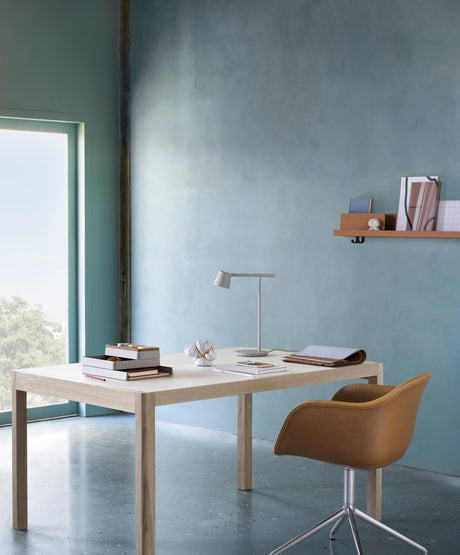 Tip Table Lamp fra Muuto - Black - Jacobsen Plus