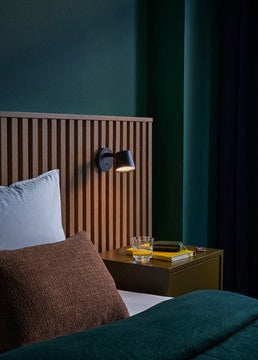 Tip Wall Lamp fra Muuto - Black - Jacobsen Plus
