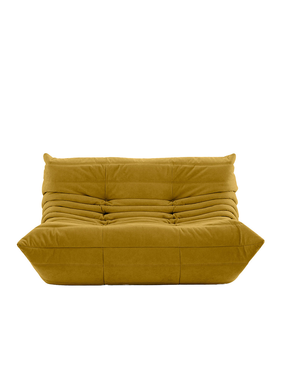 Togo Small Sofa, Curry fra Ligne Roset