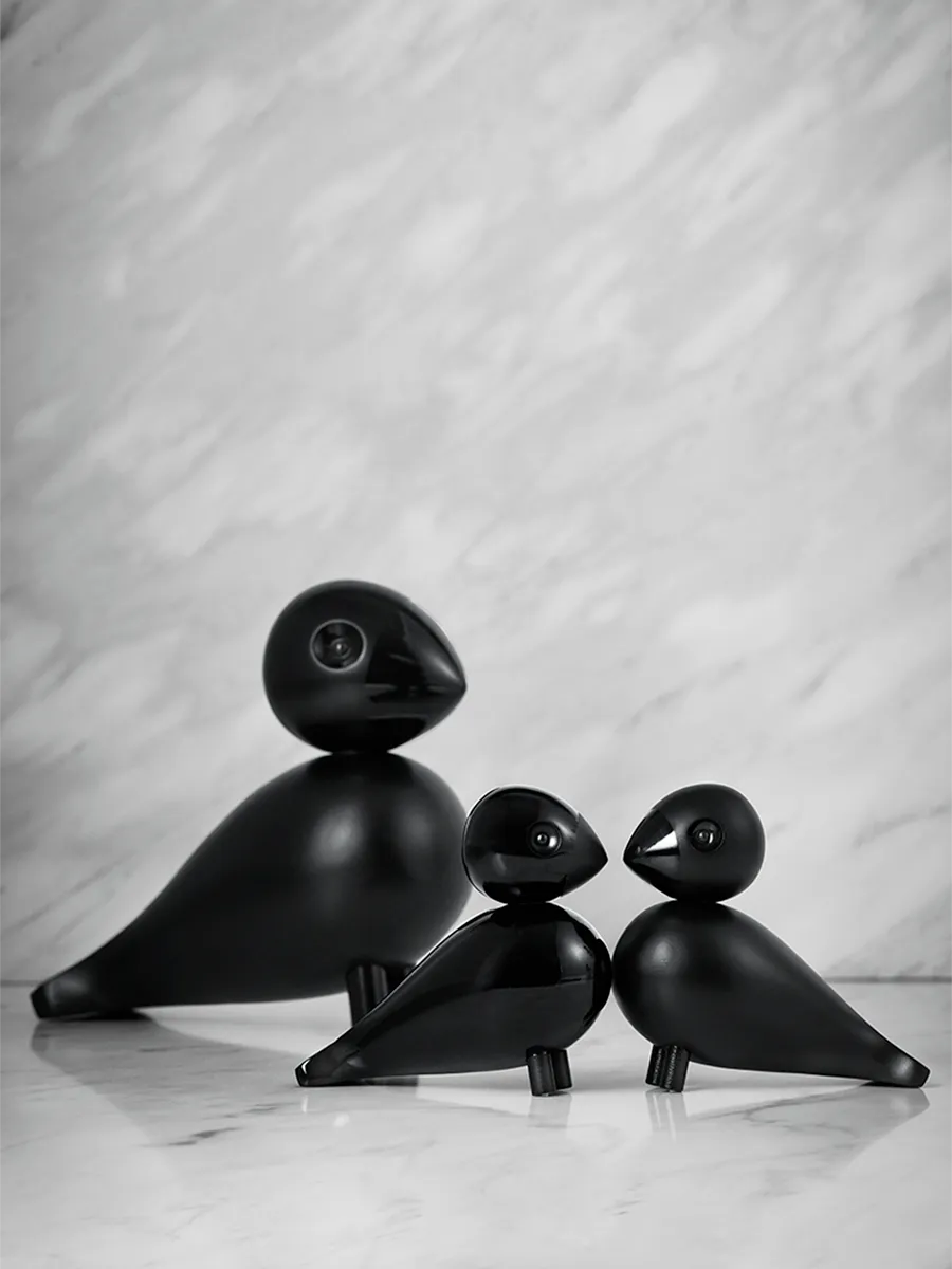 Turtelduer i malet bøg af Kay Bojesen