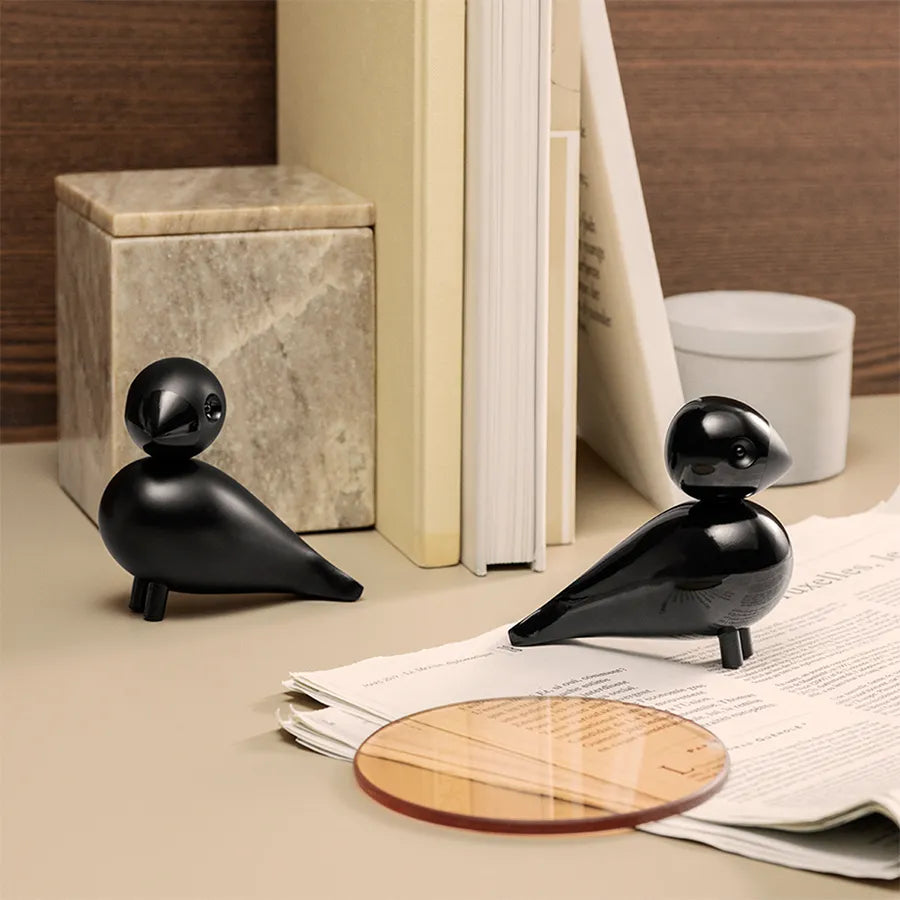 Turtelduer i malet bøg af Kay Bojesen