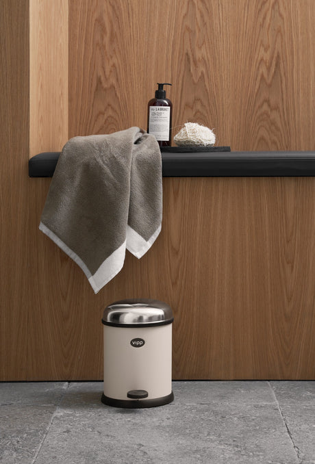 Pedalspand VIPP12 - 3 L, Holger's Beige fra Vipp - 2 - Jacobsen Plus