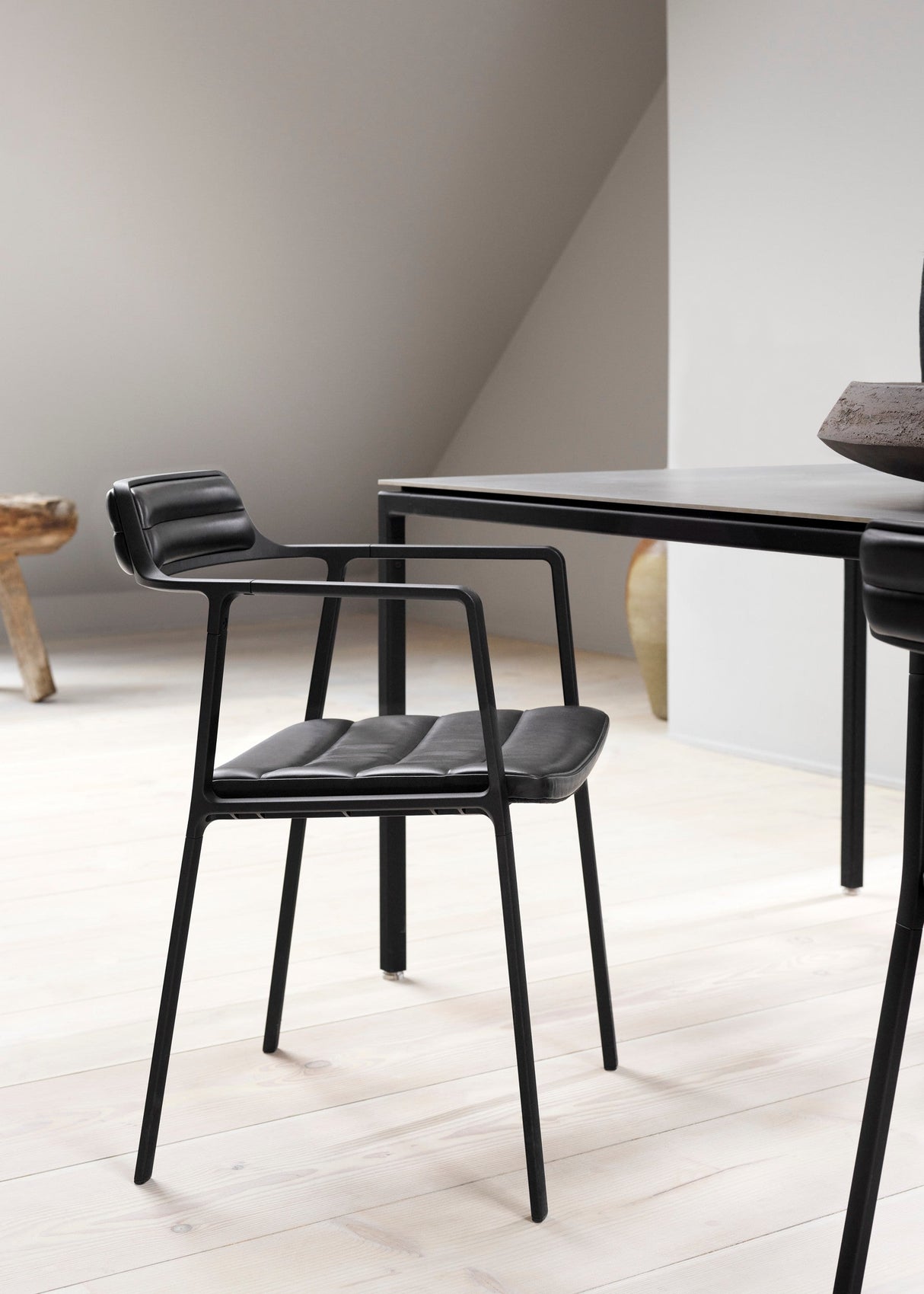 Stol med læder fra Vipp - 1 - Jacobsen Plus