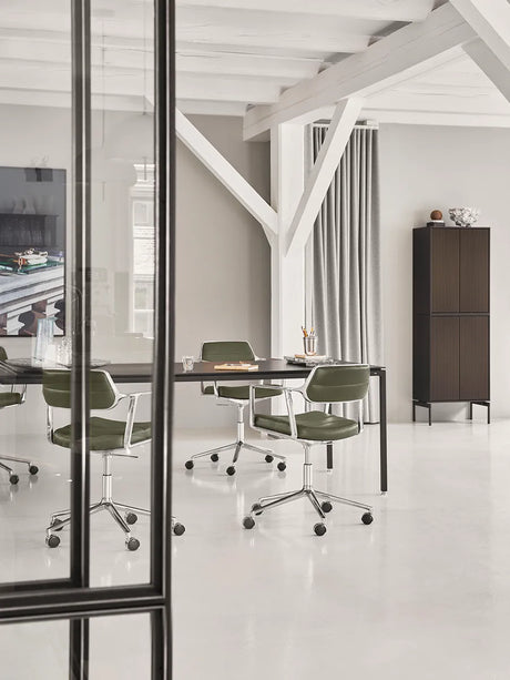 VIPP453 Swivel+ Chair m/hjul, bosco grøn læder fra Vipp - 3 - Jacobsen Plus