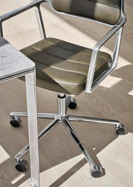 VIPP453 Swivel+ Chair m/hjul, bosco grøn læder fra Vipp - 2 - Jacobsen Plus