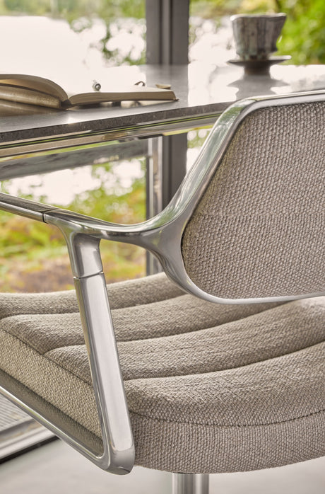 VIPP453 Swivel+ Chair, dark sand tekstil fra Vipp - 3 - Jacobsen Plus