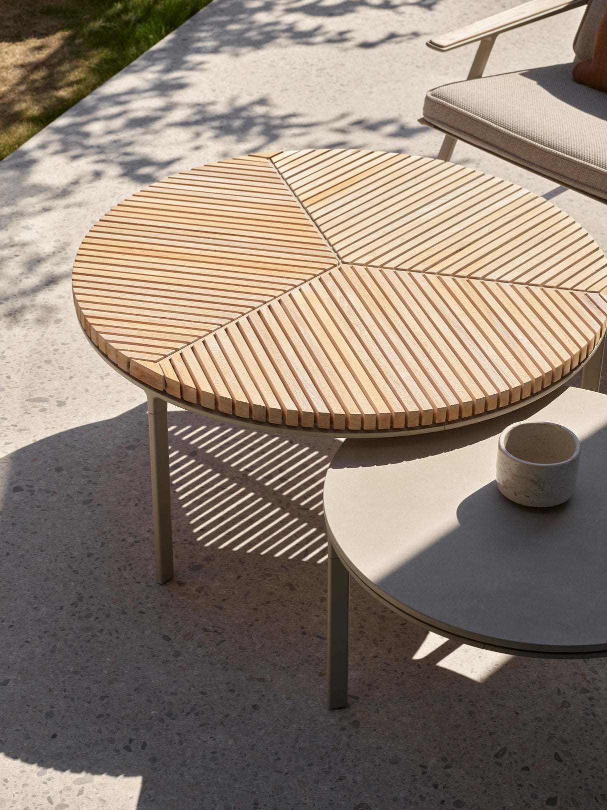 Udendørs Open-Air Sofa, inkl. loungebord i teak fra Vipp - 3 - Jacobsen Plus