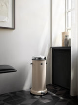 Pedalspand VIPP16 - 18 L, Holger's Beige fra Vipp - 4 - Jacobsen Plus