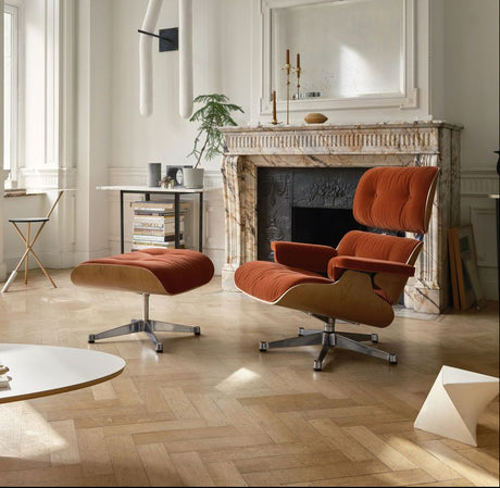 Eames Lounge Chair, kirsebær, calma brandy inkl. Fodskammel fra Vitra - 2 - Jacobsen Plus