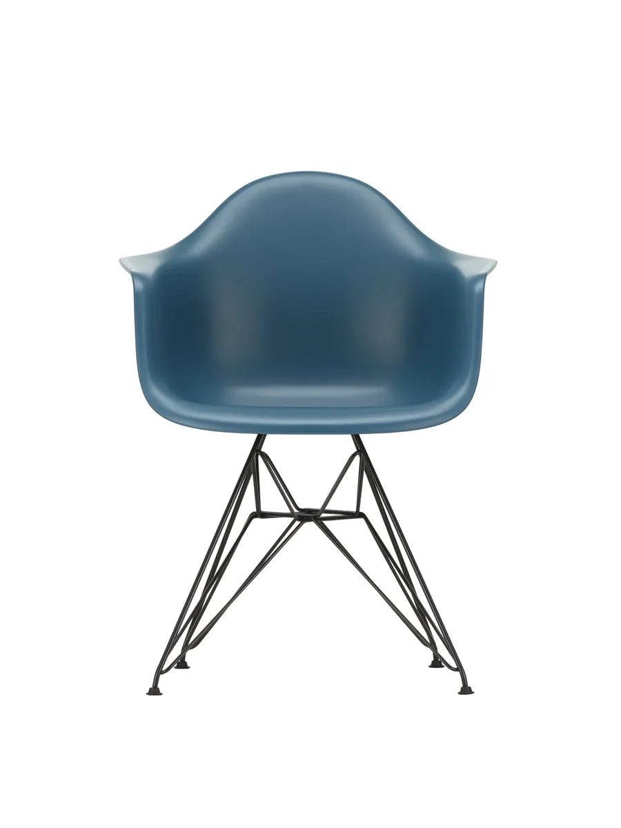 Eames Plastic Armchair DAR, sort pulverlakering fra Vitra