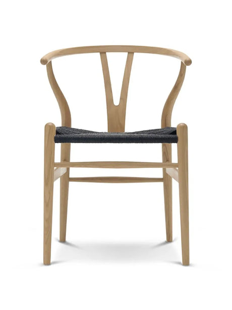 Y-stol CH24, Eg sæbe med sort flet af Hans J. Wegner - 1 - Jacobsen Plus