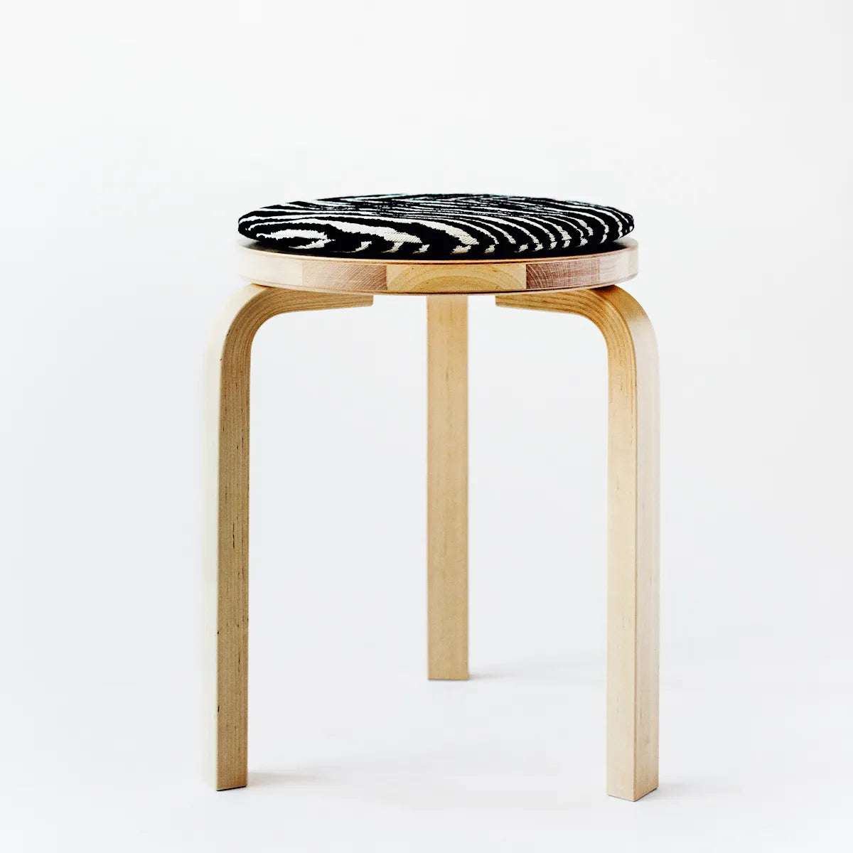 Zebra sædehynde til Stool 60 fra Artek - 2 - Jacobsen Plus